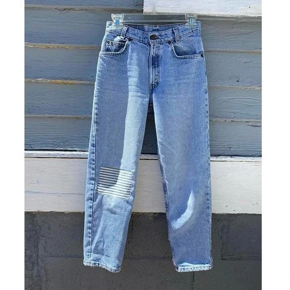 Vintage LEVI’S 550 Student Orange Tab Size 25 Petite Light Wash Patch Distress